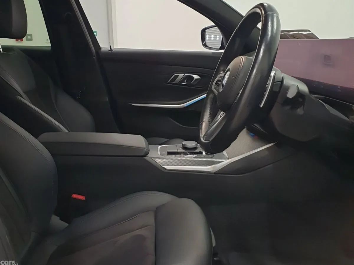 BMW 3-Series Estate, Petrol Plug-in Hybrid, 2023, Blue