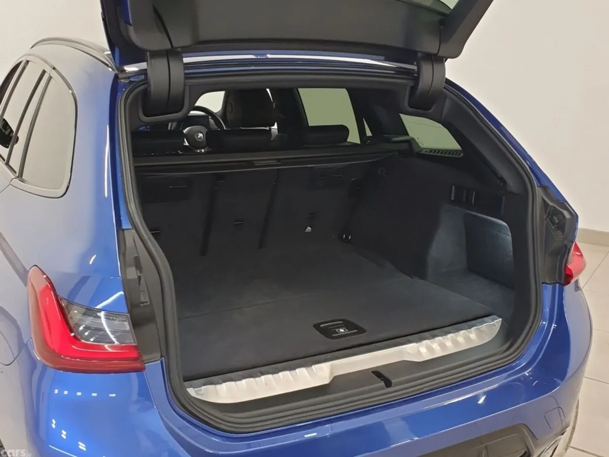 BMW 3-Series Estate, Petrol Plug-in Hybrid, 2023, Blue
