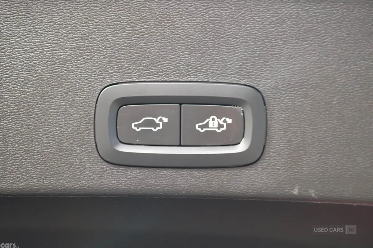 Volvo XC40 SUV, Electric, 2023, Grey