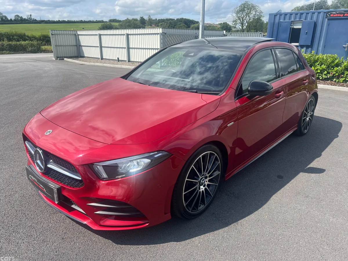 Mercedes-Benz 200 Hatchback, Diesel, 2021, Red