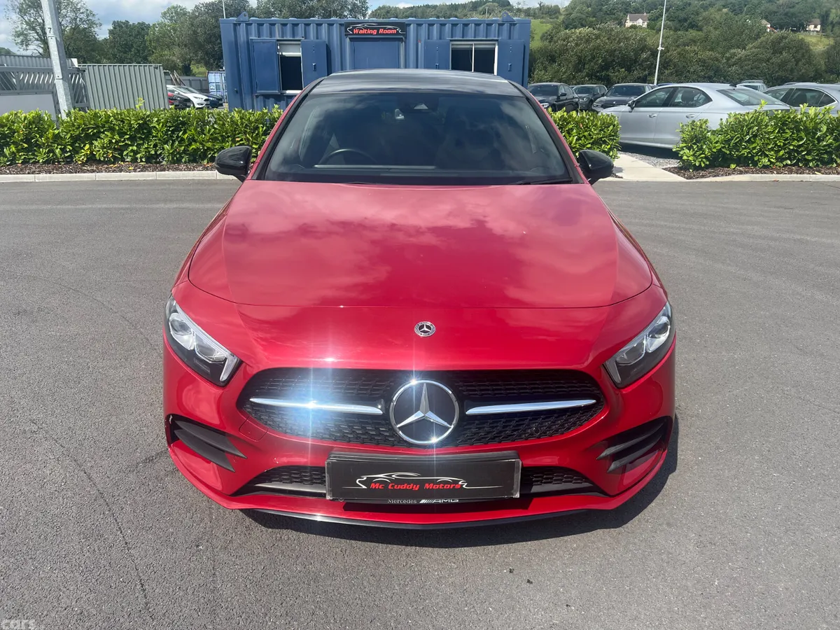 Mercedes-Benz 200 Hatchback, Diesel, 2021, Red