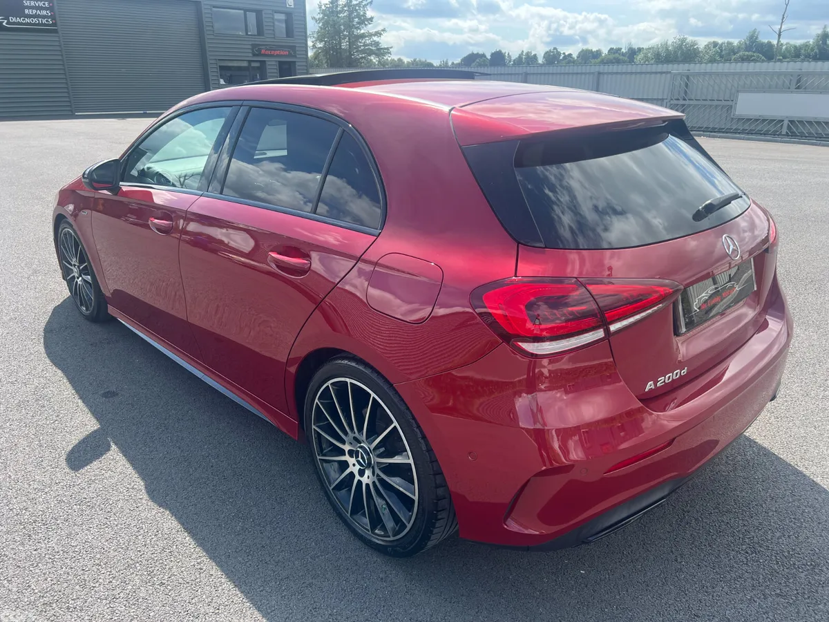 Mercedes-Benz 200 Hatchback, Diesel, 2021, Red