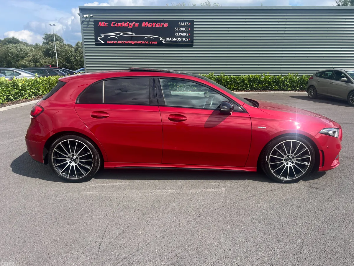Mercedes-Benz 200 Hatchback, Diesel, 2021, Red
