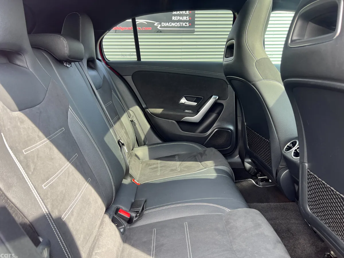 Mercedes-Benz 200 Hatchback, Diesel, 2021, Red