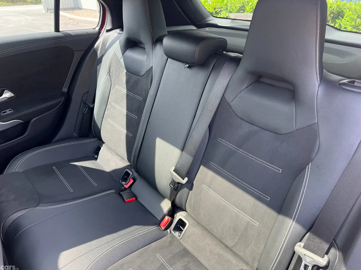 Mercedes-Benz 200 Hatchback, Diesel, 2021, Red