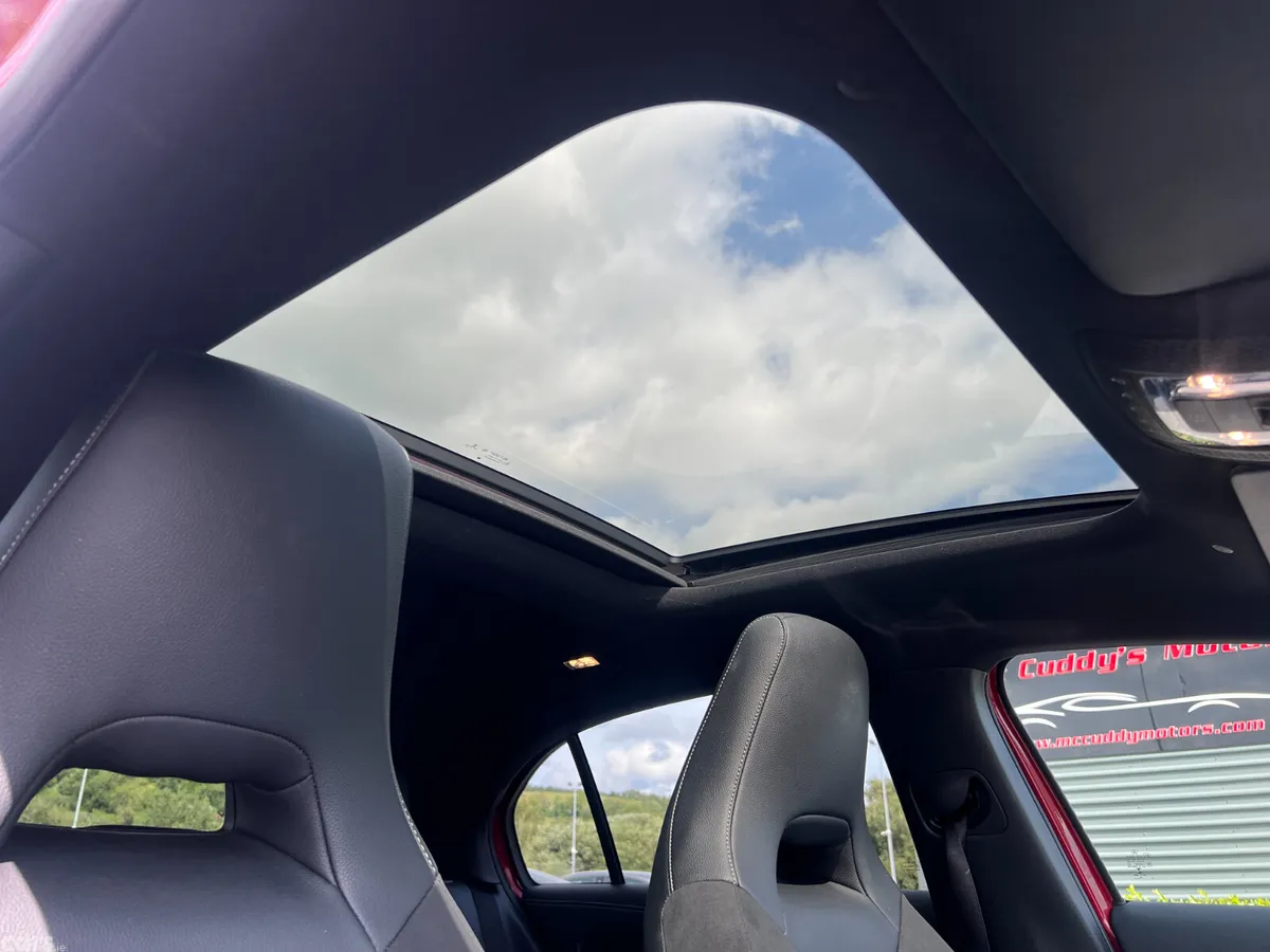 Mercedes-Benz 200 Hatchback, Diesel, 2021, Red