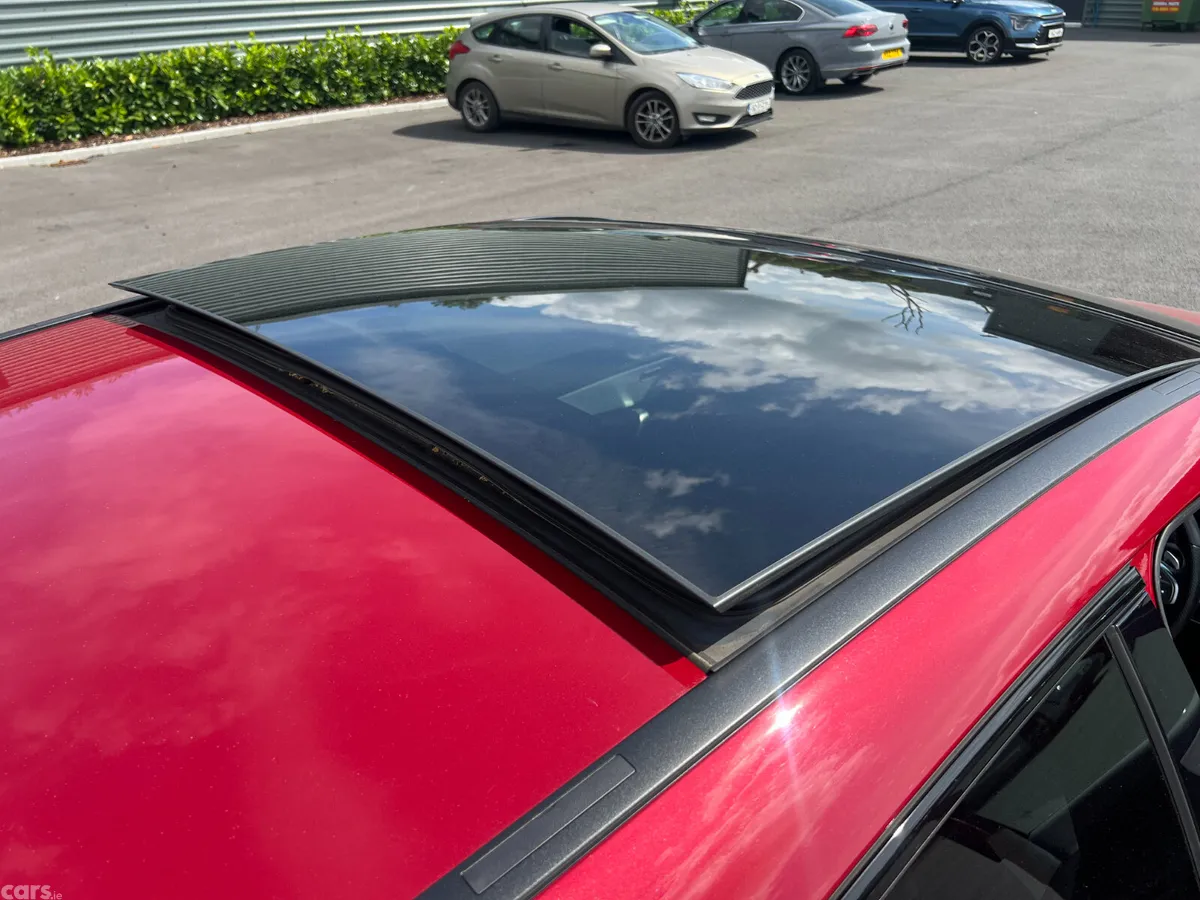 Mercedes-Benz 200 Hatchback, Diesel, 2021, Red