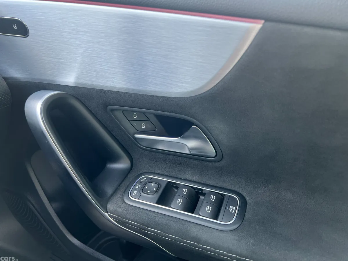 Mercedes-Benz 200 Hatchback, Diesel, 2021, Red
