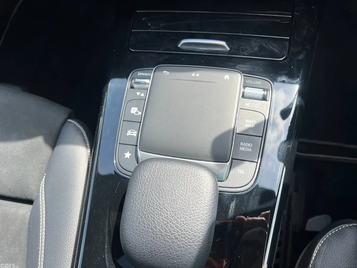 Mercedes-Benz 200 Hatchback, Diesel, 2021, Red