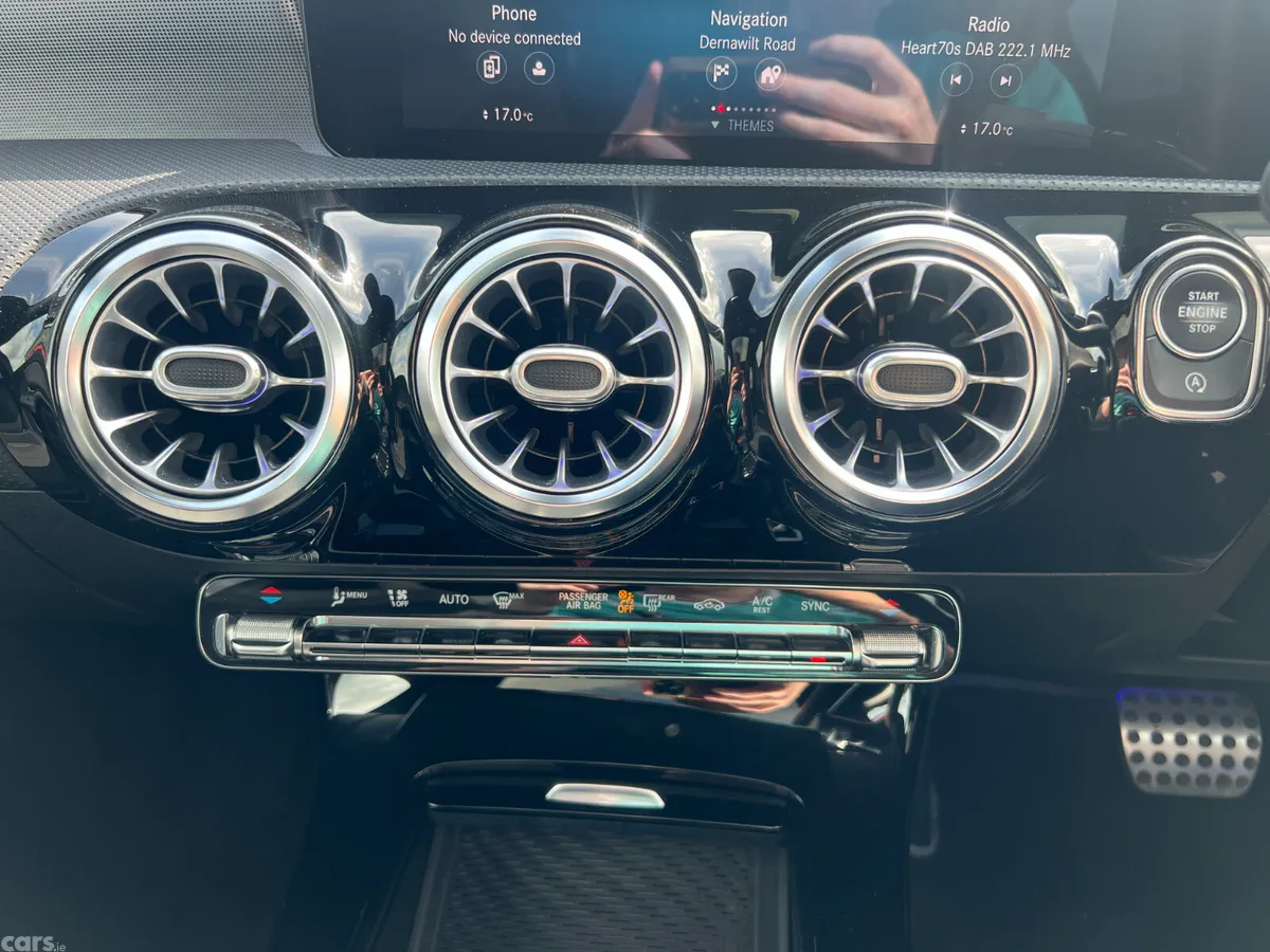 Mercedes-Benz 200 Hatchback, Diesel, 2021, Red