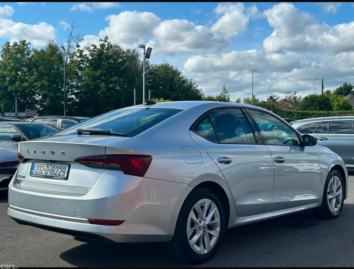 Skoda Octavia Saloon, Petrol, 2023, Grey
