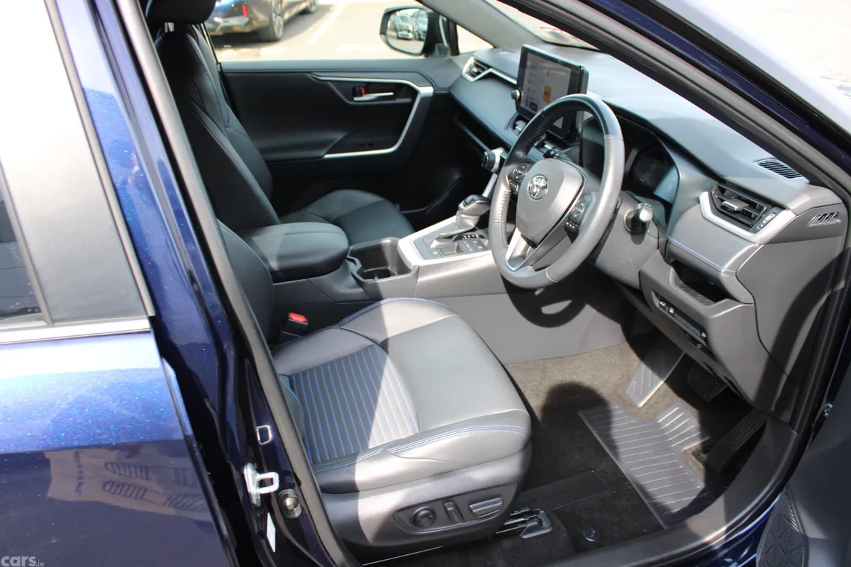 Toyota RAV4 SUV, Petrol Hybrid, 2024, Blue