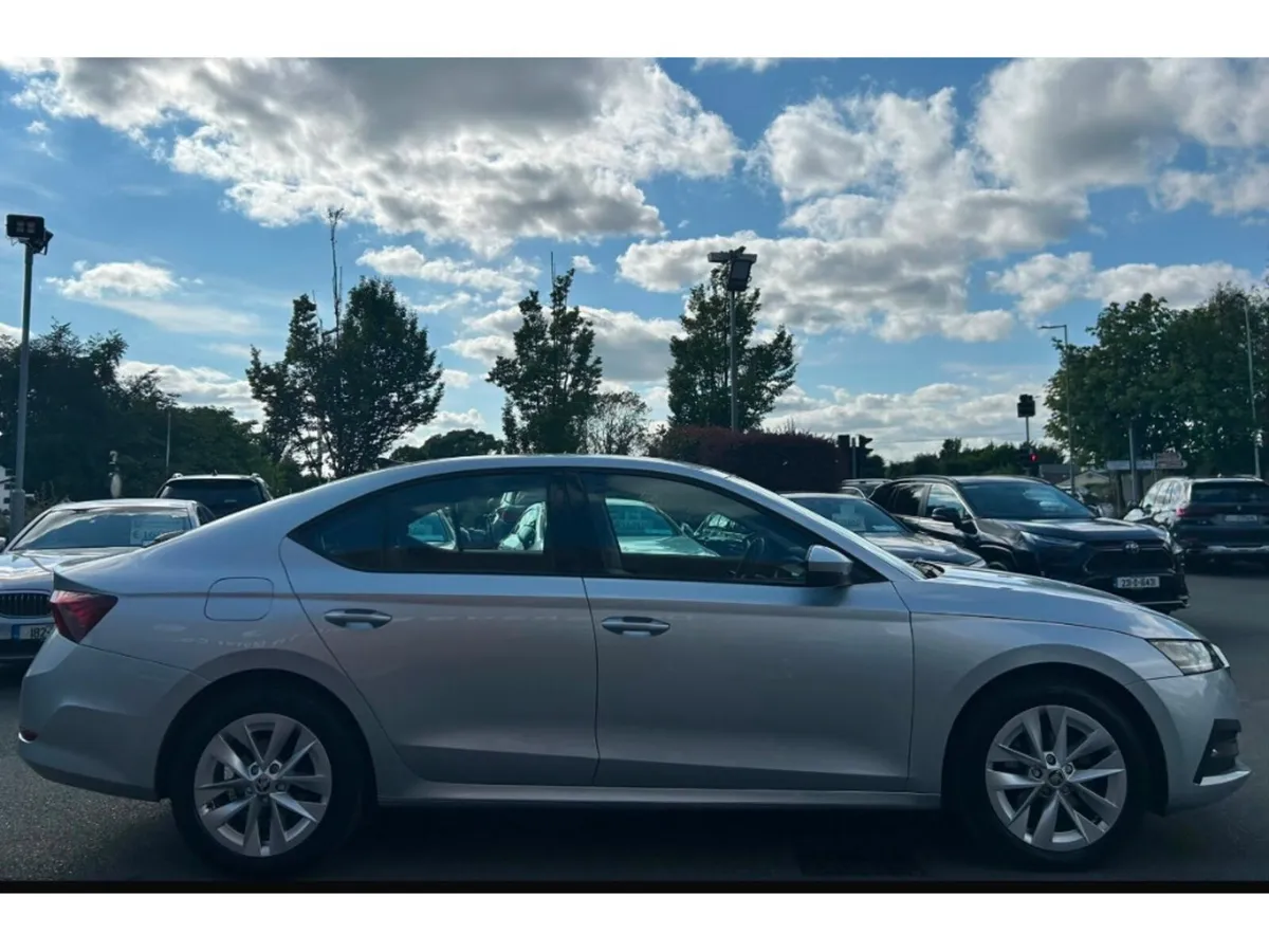 Skoda Octavia Saloon, Petrol, 2023, Grey