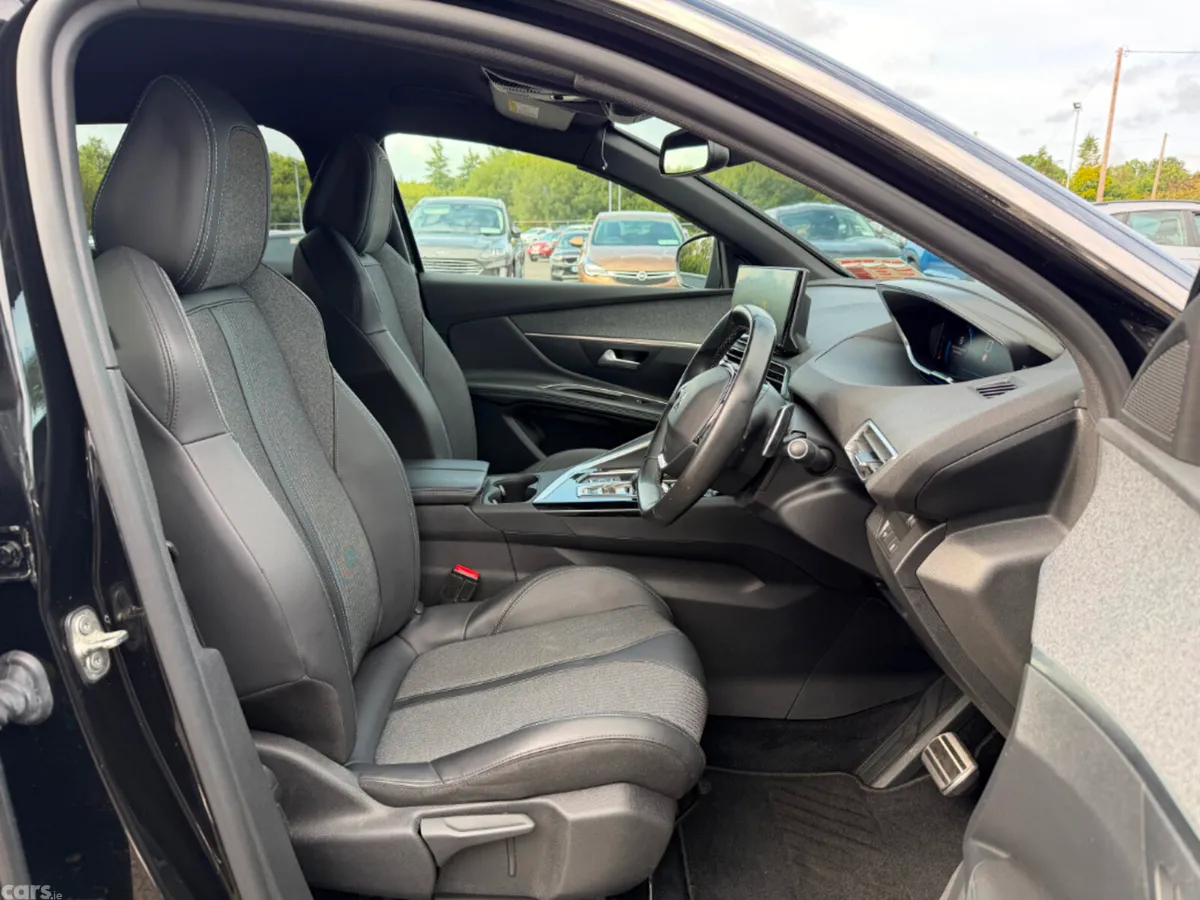 Peugeot 3008 MPV, Diesel, 2023, Black