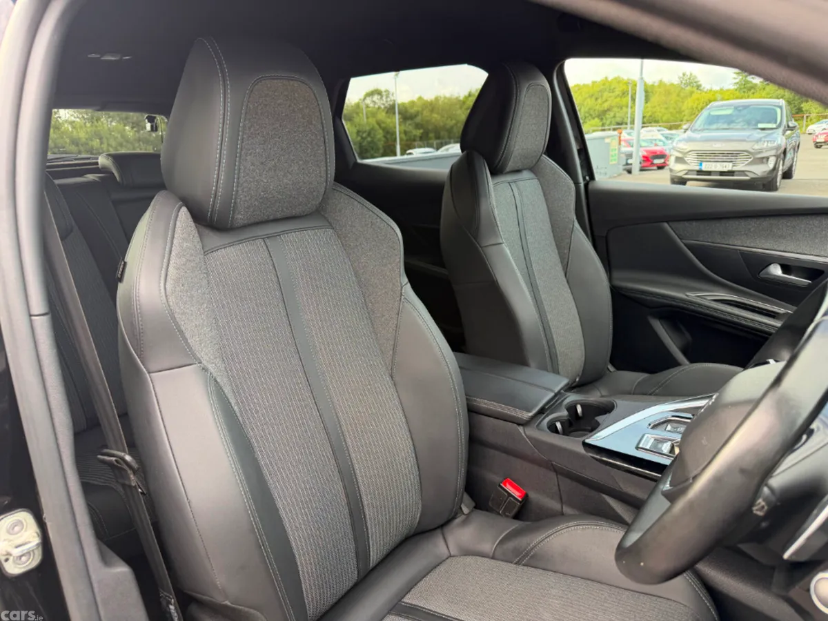 Peugeot 3008 MPV, Diesel, 2023, Black