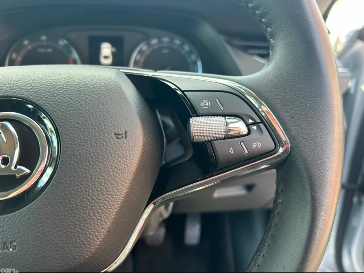 Skoda Octavia Saloon, Petrol, 2023, Grey