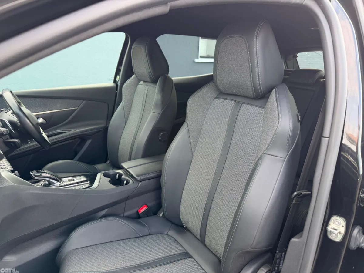 Peugeot 3008 MPV, Diesel, 2023, Black