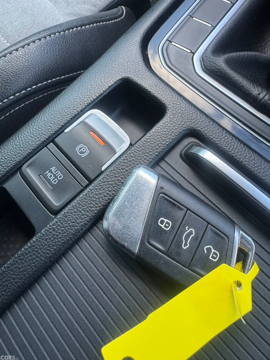 Volkswagen Passat Saloon, Diesel, 2015, Silver