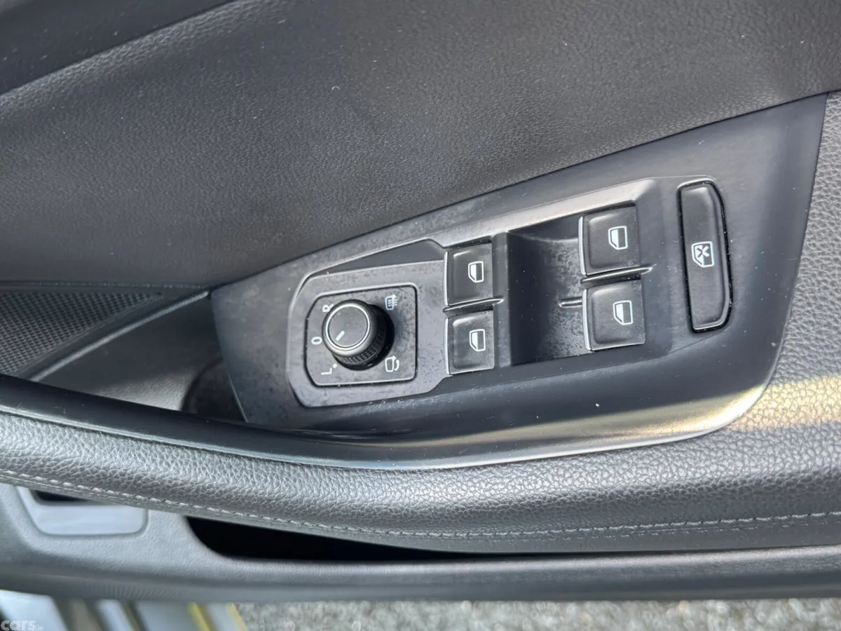 Volkswagen Passat Saloon, Diesel, 2015, Silver