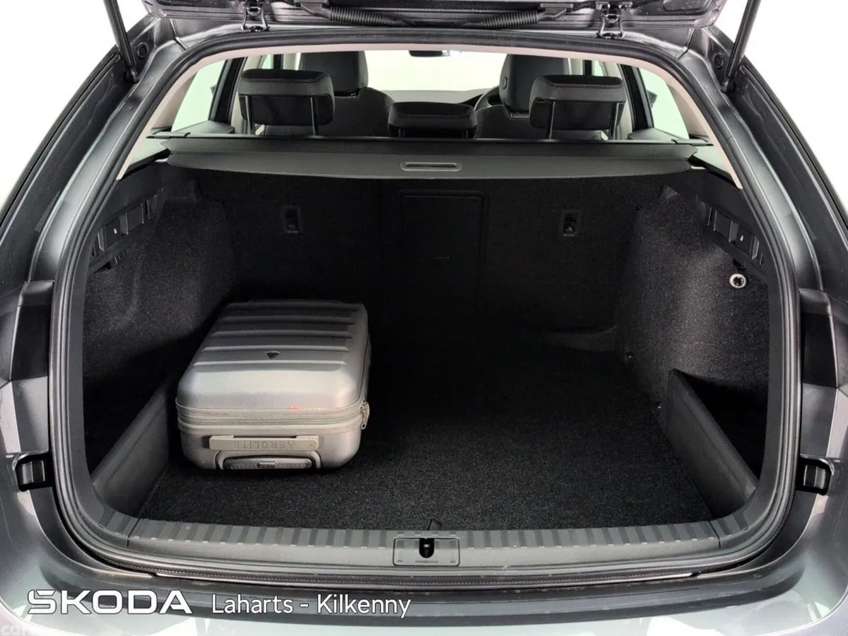 Skoda Octavia Saloon, Diesel, 2026, Grey