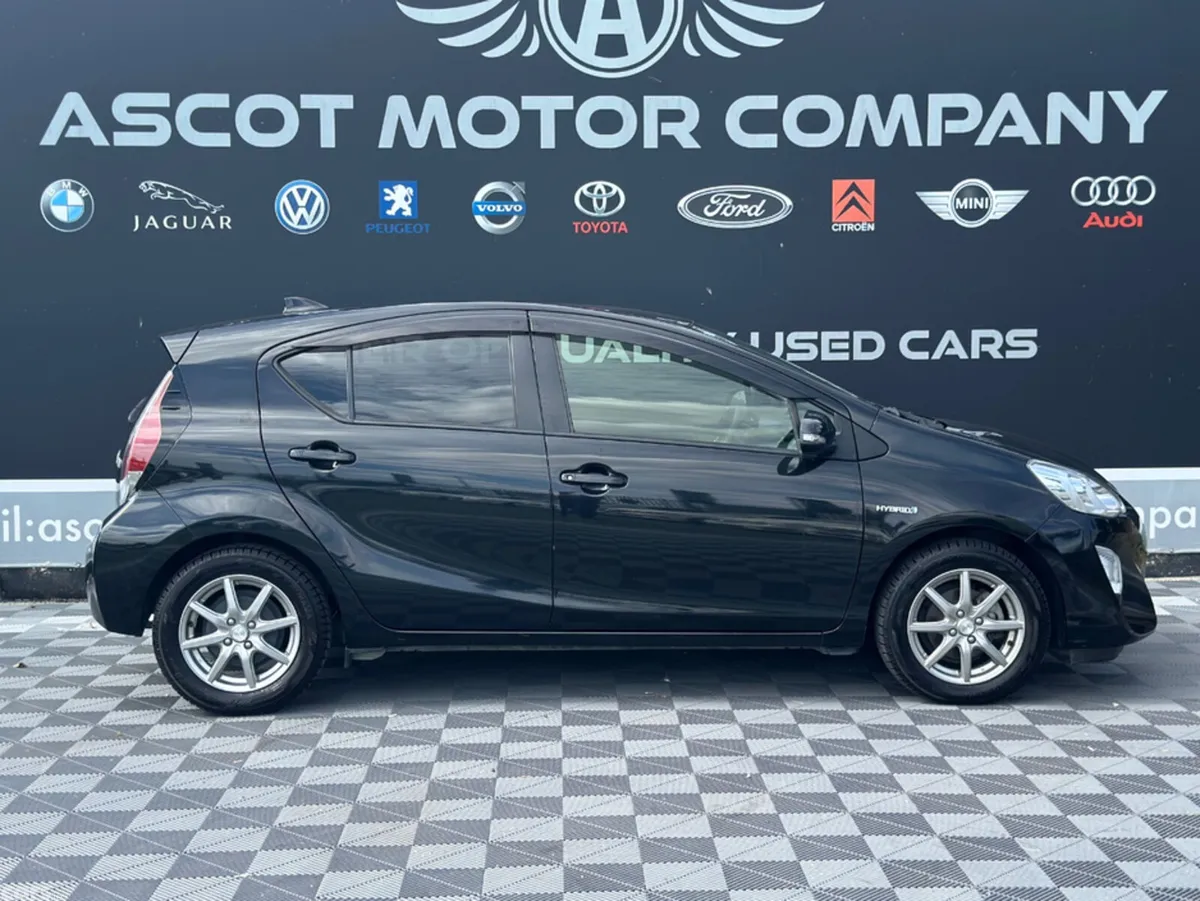 Toyota Aqua Hatchback, Petrol Hybrid, 2015, Black