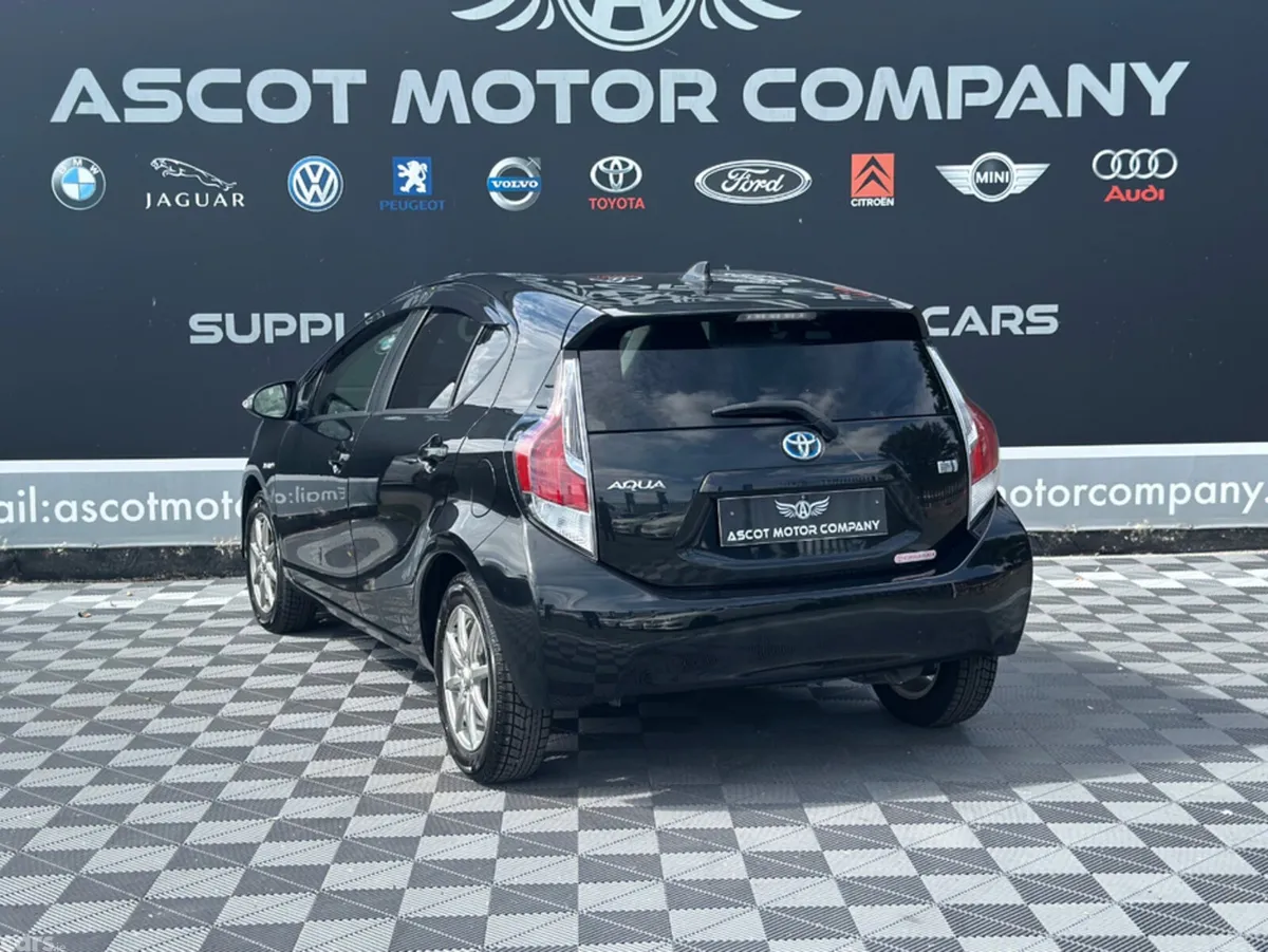 Toyota Aqua Hatchback, Petrol Hybrid, 2015, Black