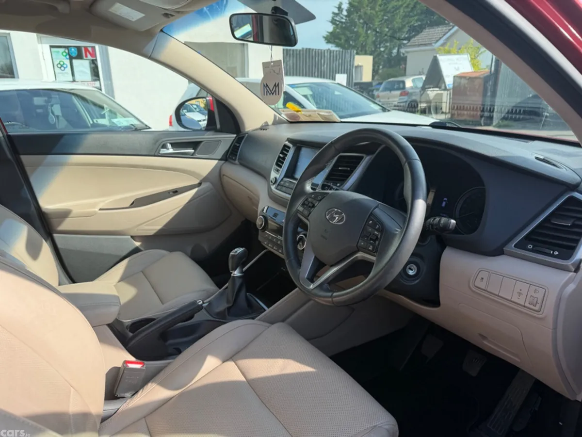 Hyundai Tucson MPV, Diesel, 2017, Red