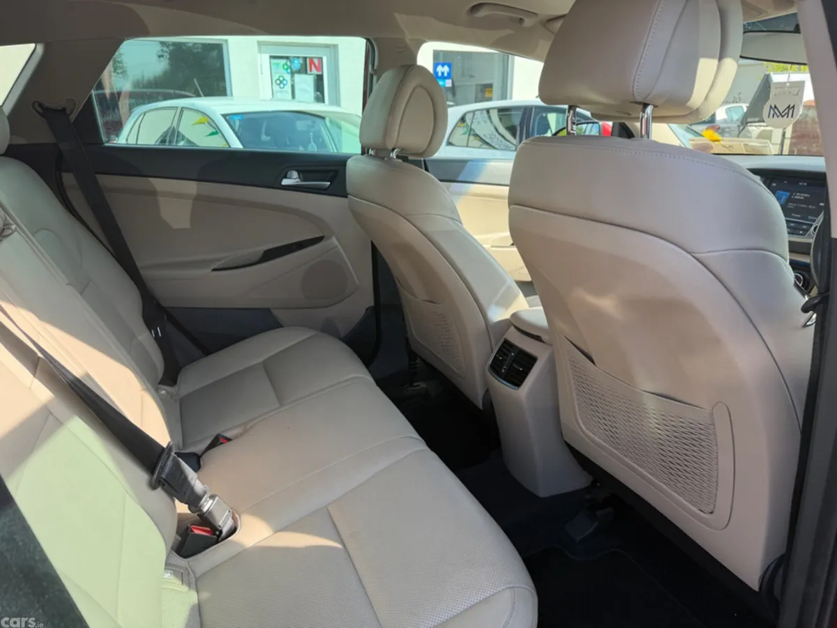 Hyundai Tucson MPV, Diesel, 2017, Red