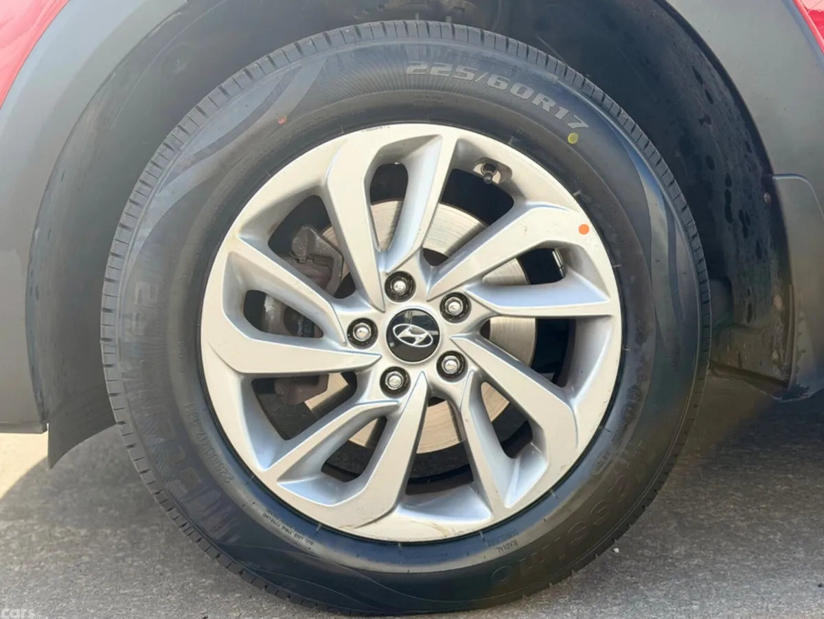 Hyundai Tucson MPV, Diesel, 2017, Red