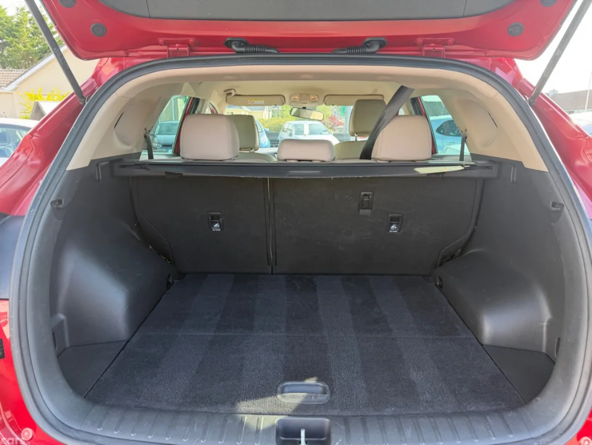 Hyundai Tucson MPV, Diesel, 2017, Red