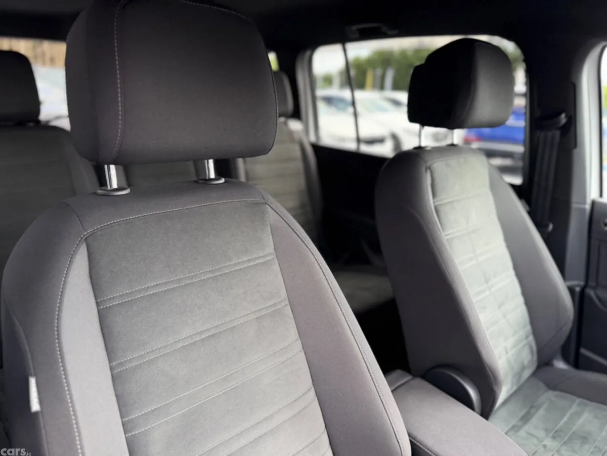 Volkswagen Touran MPV, Petrol, 2019, White