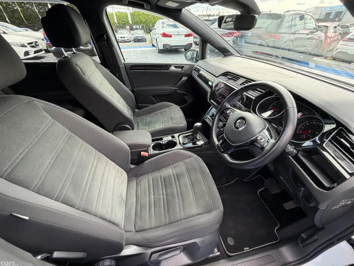 Volkswagen Touran MPV, Petrol, 2019, White