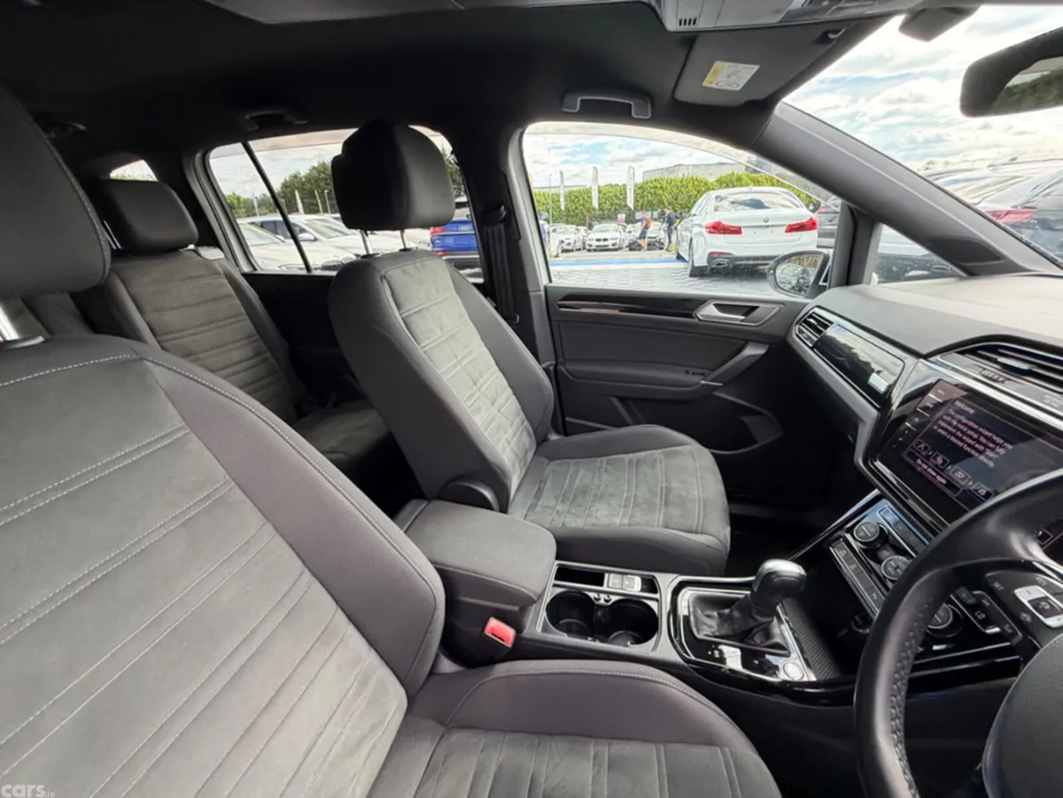Volkswagen Touran MPV, Petrol, 2019, White