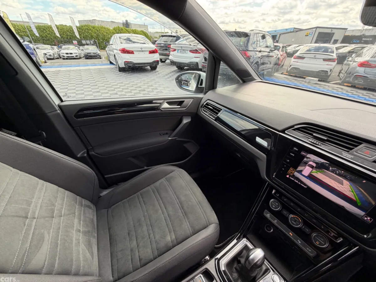Volkswagen Touran MPV, Petrol, 2019, White