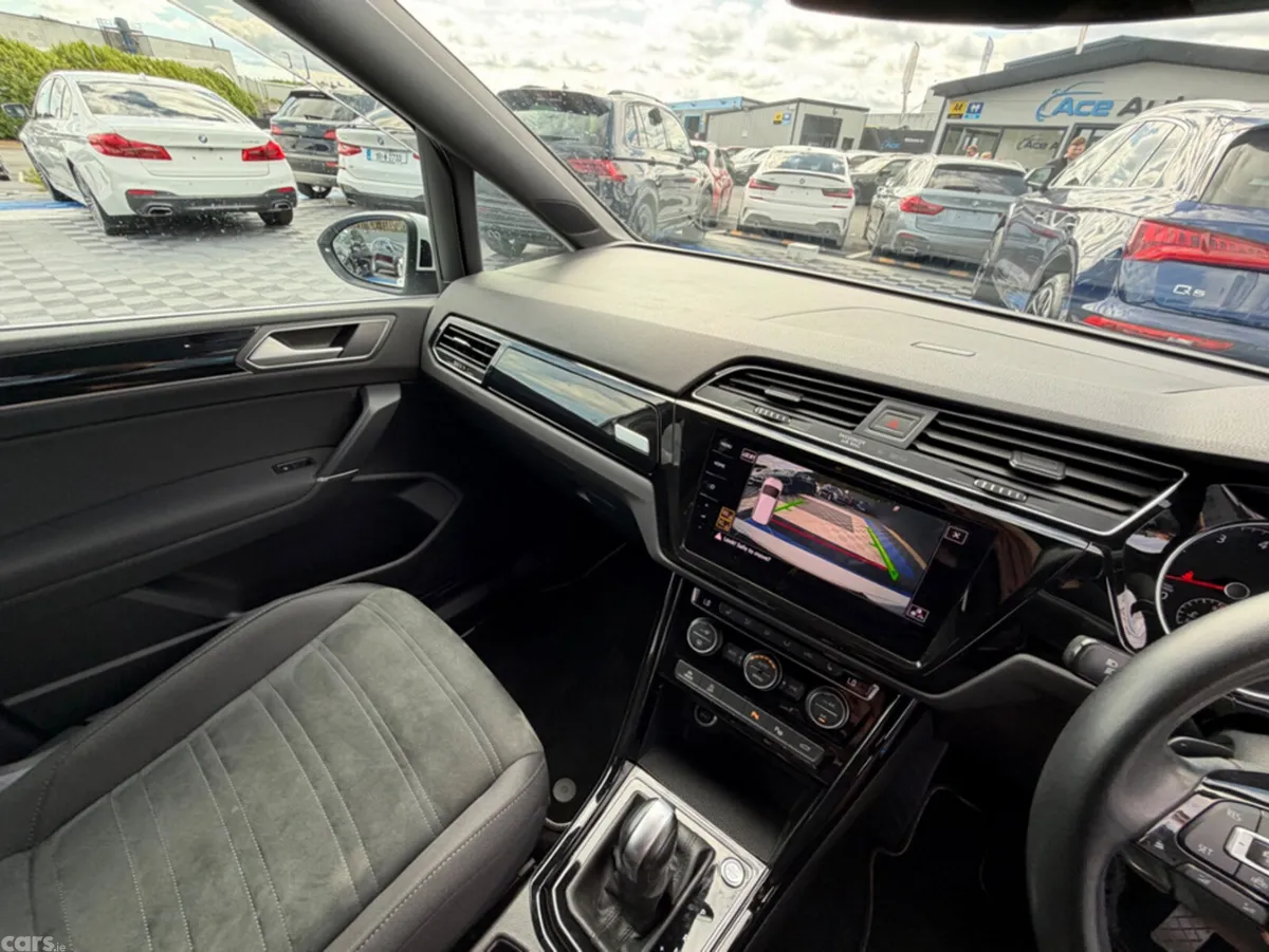 Volkswagen Touran MPV, Petrol, 2019, White