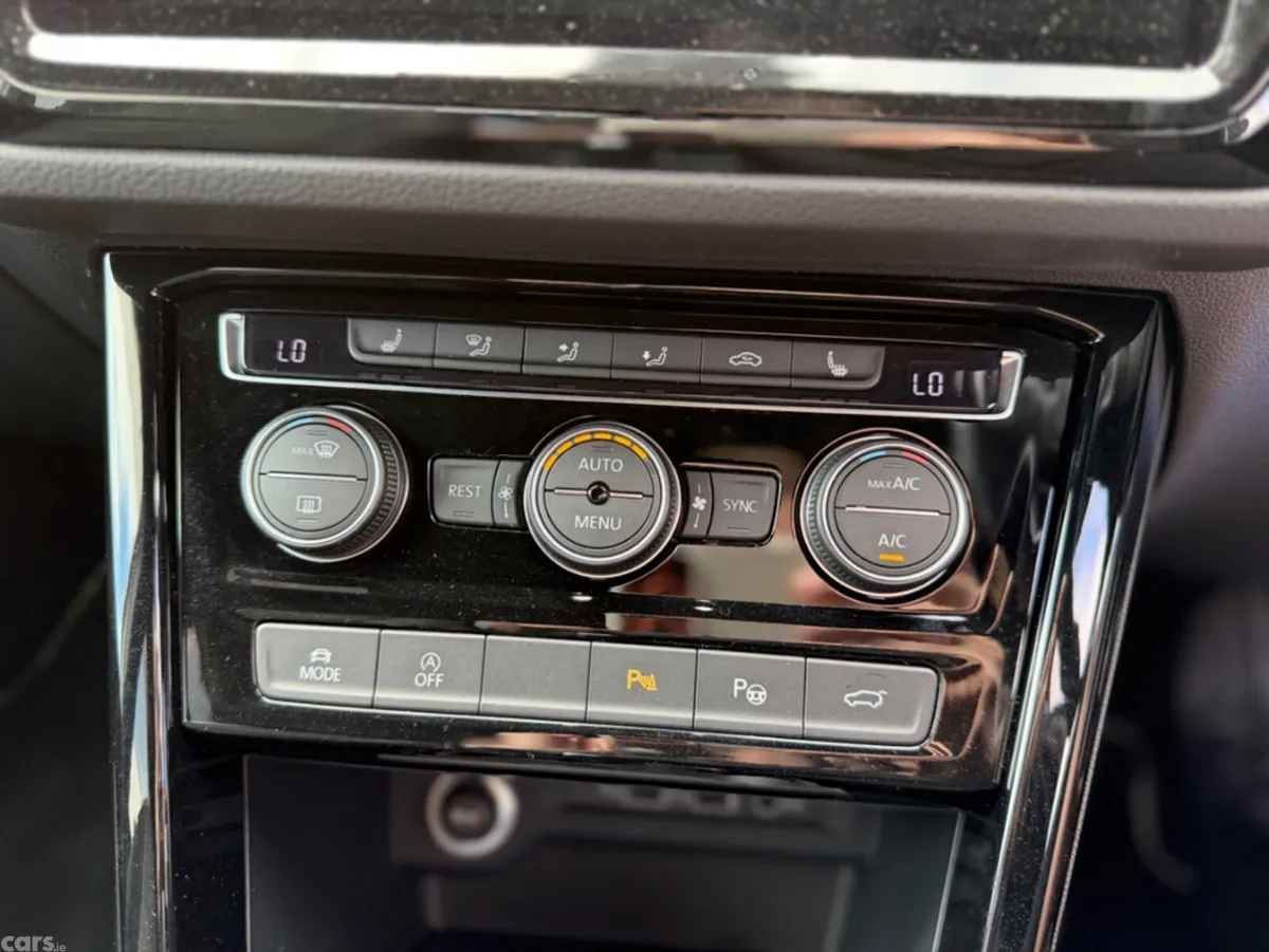 Volkswagen Touran MPV, Petrol, 2019, White
