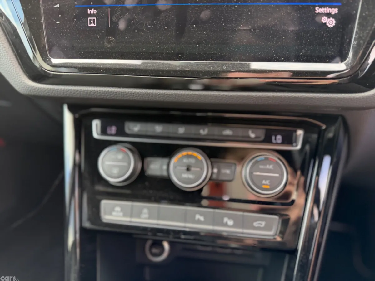 Volkswagen Touran MPV, Petrol, 2019, White