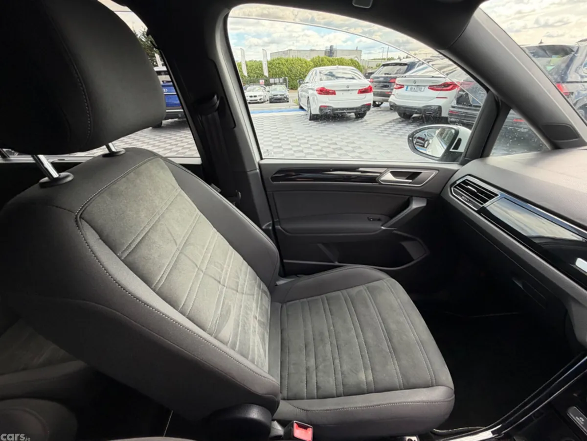 Volkswagen Touran MPV, Petrol, 2019, White