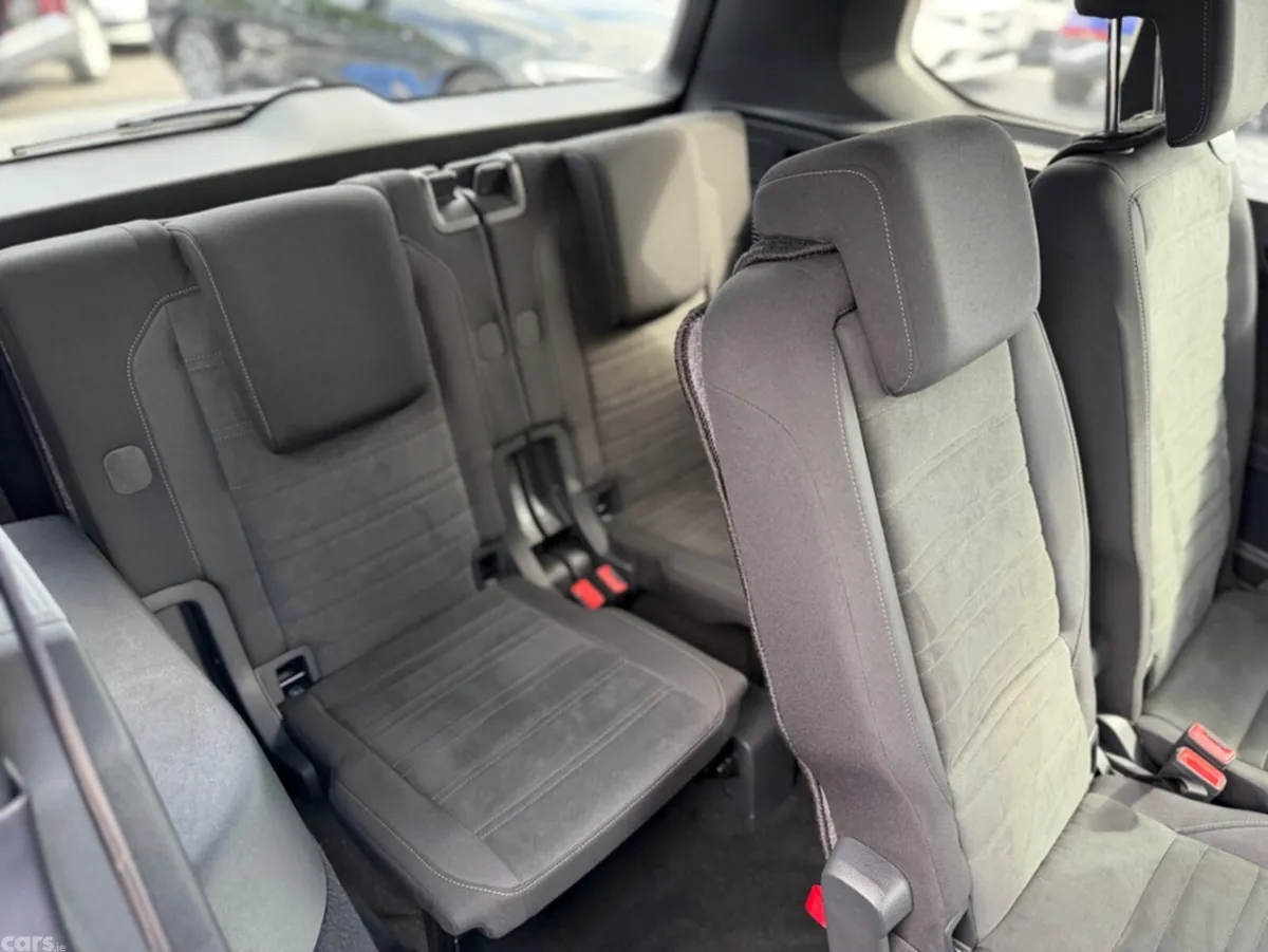 Volkswagen Touran MPV, Petrol, 2019, White