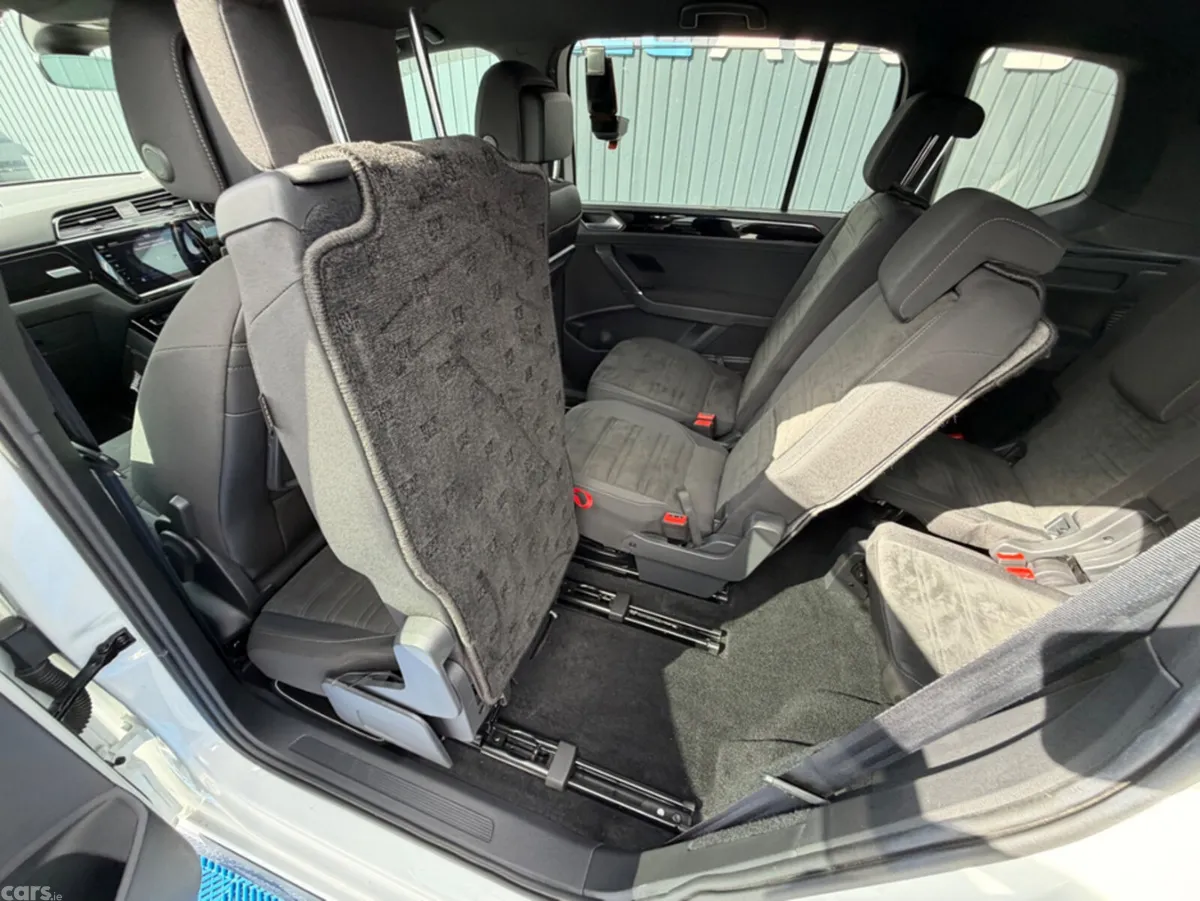 Volkswagen Touran MPV, Petrol, 2019, White