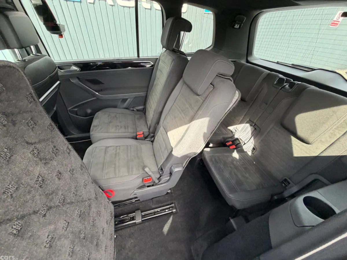 Volkswagen Touran MPV, Petrol, 2019, White