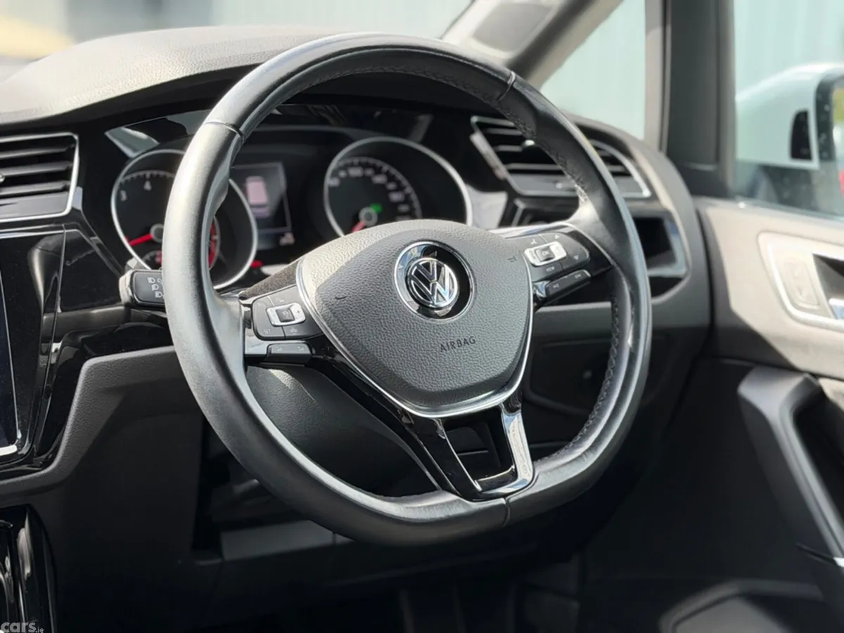 Volkswagen Touran MPV, Petrol, 2019, White