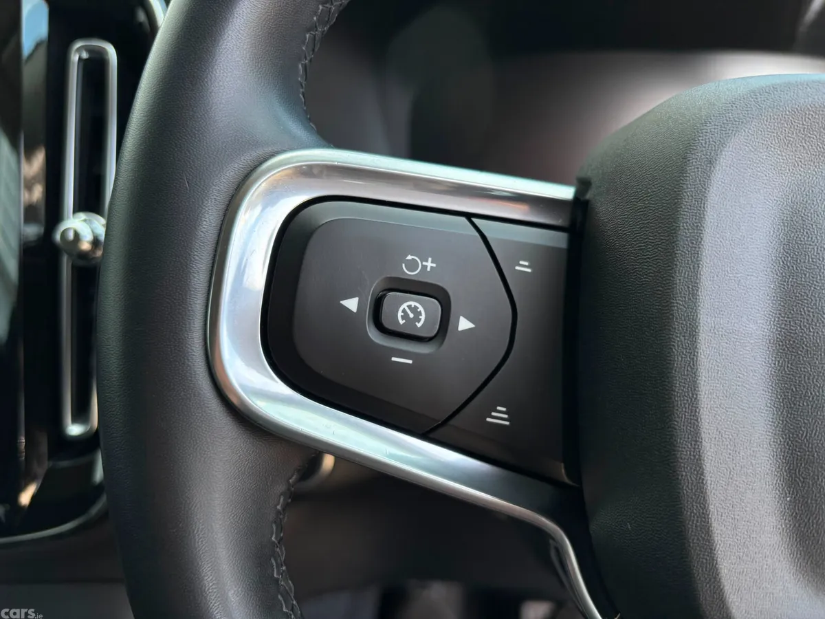 Volvo XC40 SUV, Petrol Hybrid, 2022, Black