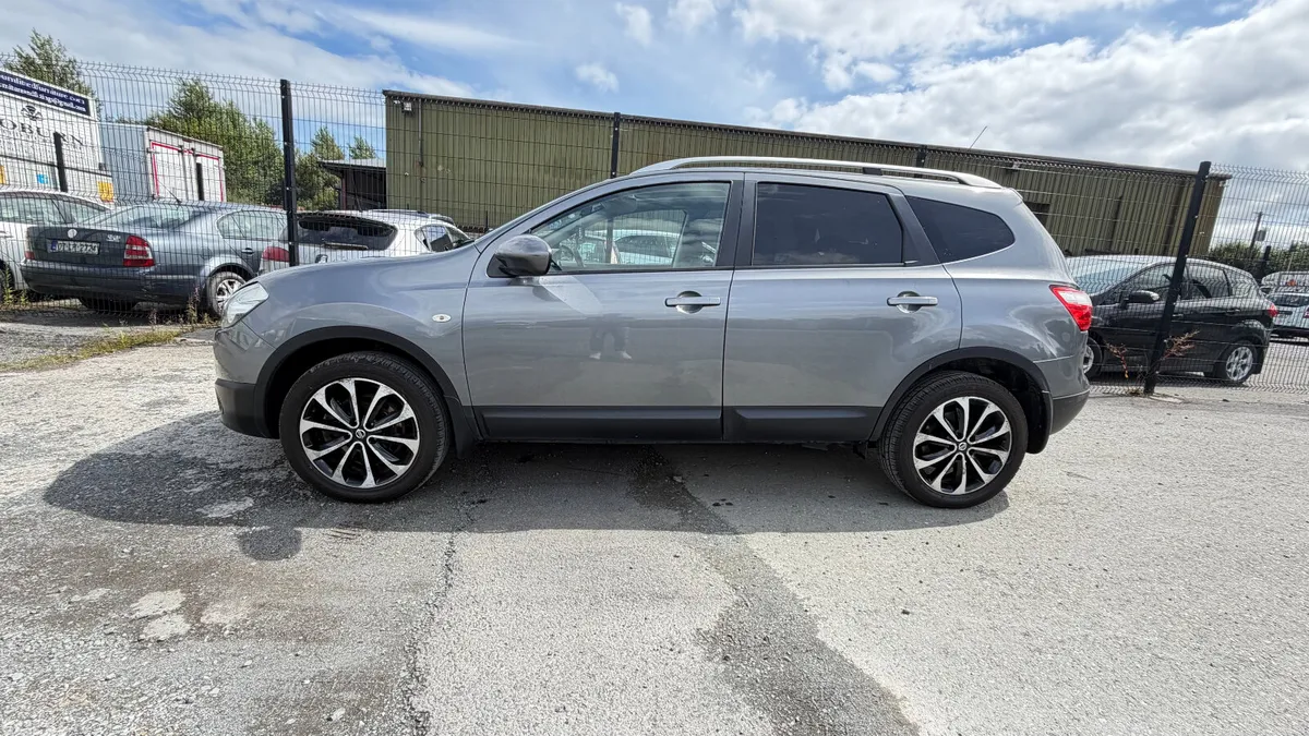Nissan Qashqai Hatchback, Diesel, 2014, Grey