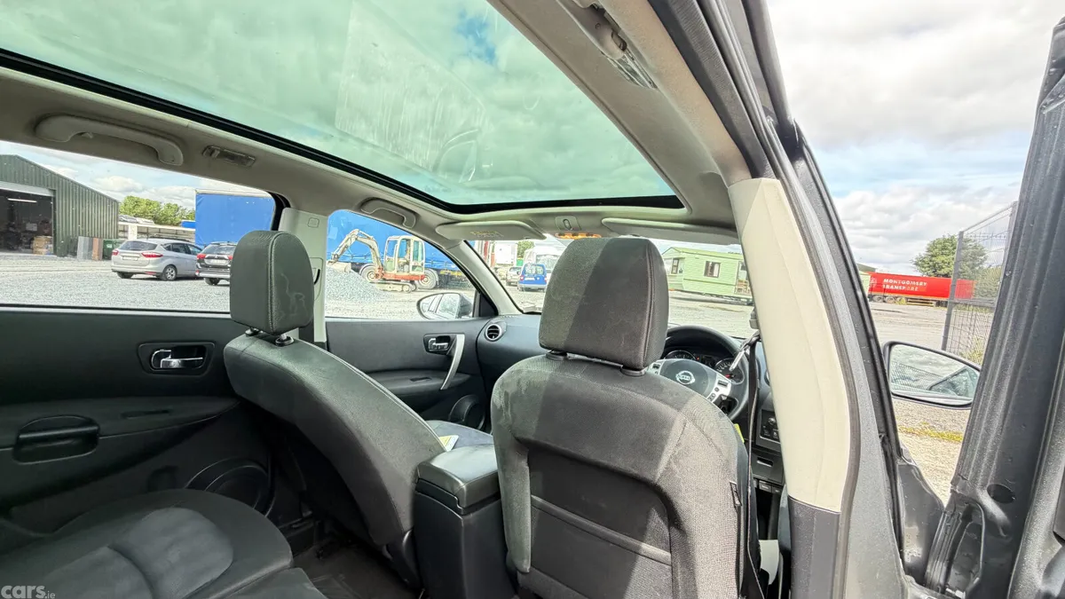 Nissan Qashqai Hatchback, Diesel, 2014, Grey