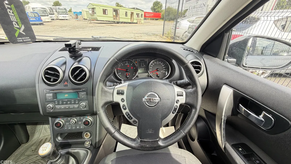 Nissan Qashqai Hatchback, Diesel, 2014, Grey