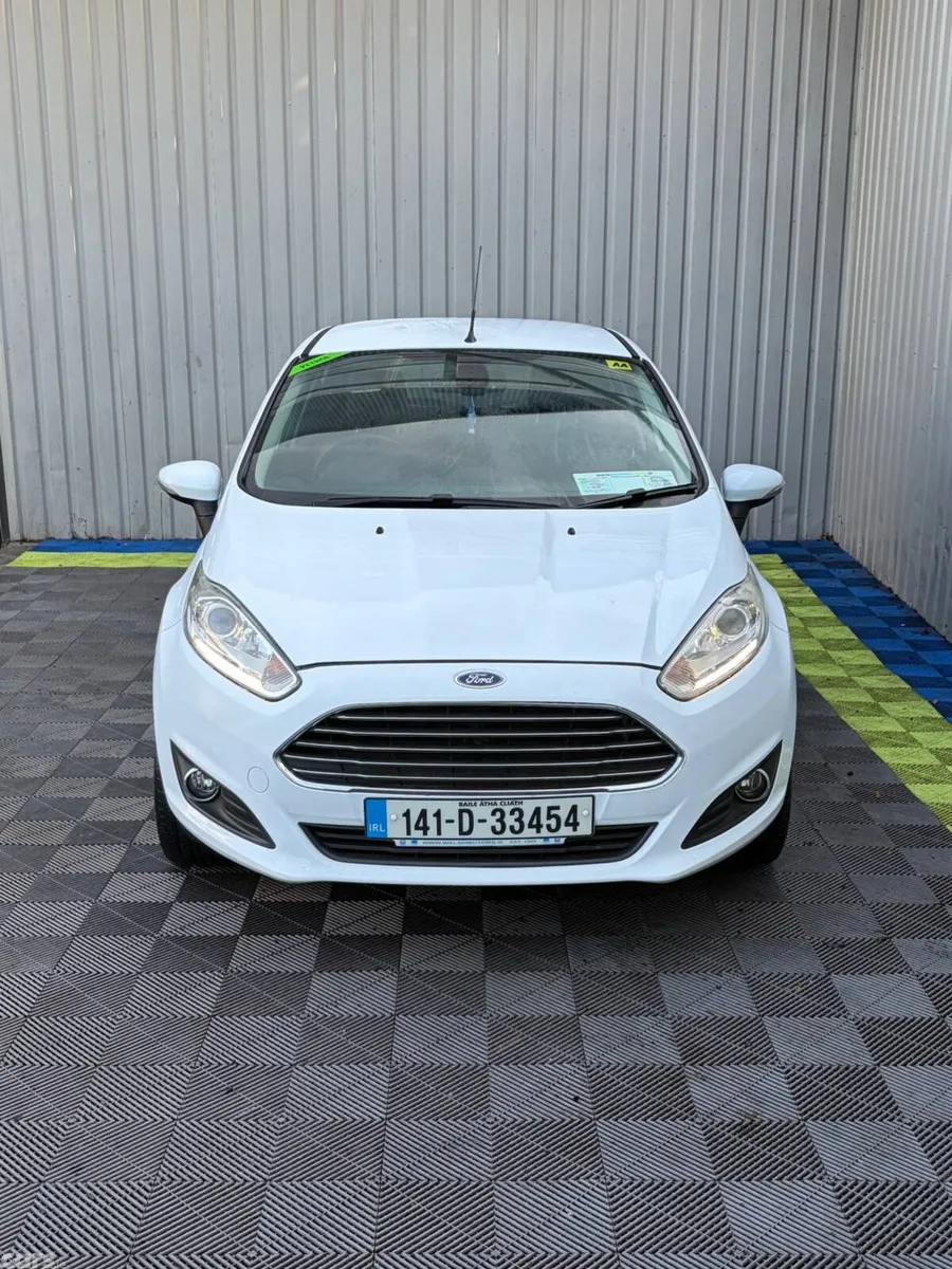 Ford Fiesta Hatchback, Petrol, 2014, White