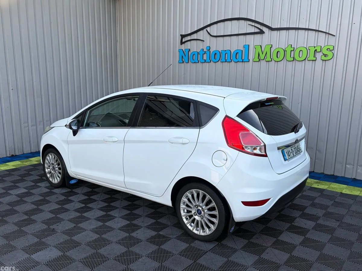 Ford Fiesta Hatchback, Petrol, 2014, White