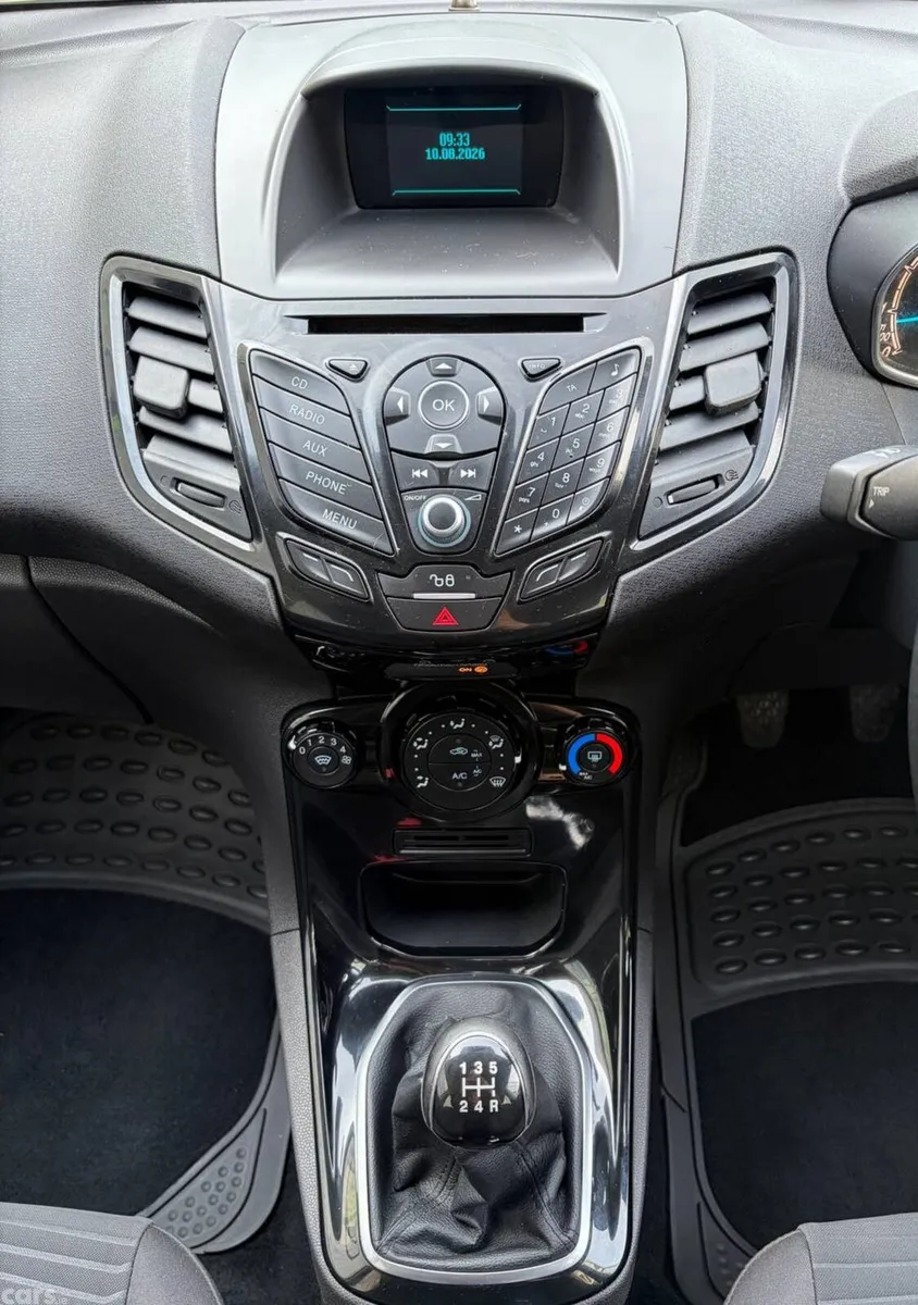 Ford Fiesta Hatchback, Petrol, 2015, Yellow