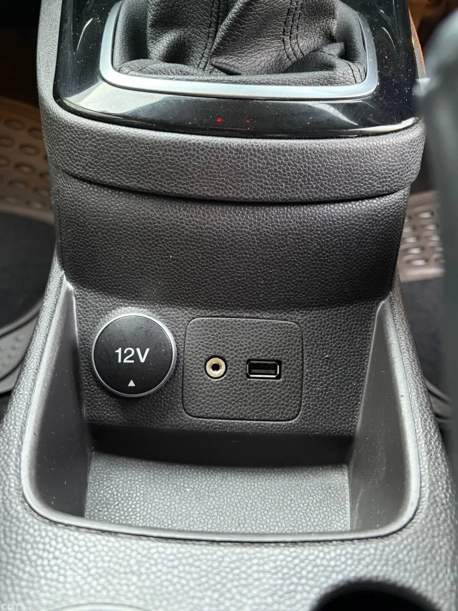Ford Fiesta Hatchback, Petrol, 2015, Yellow